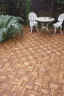 Полагане на градински паркет