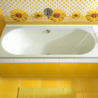 Yellow tiles in the bathroom
