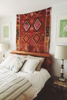 Американски килим на стената