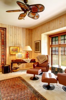 Индийски килим на стената