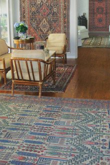 Персийски килим на стената