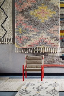 Килим на стената с модел