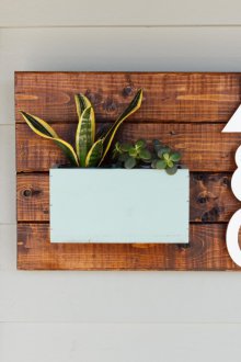 Номерна табела за къща в еко стил