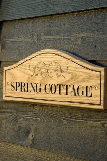 Плочата на къщата е издълбана