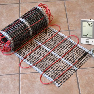 Топлоизолиран под под балатум с регулатор на температурата