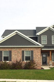 Черен вертикален сайдинг