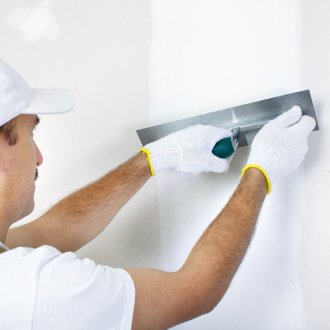 Menyelesaikan dempul dempul