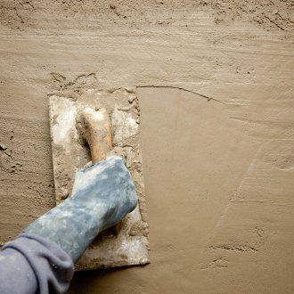 Нанасяне на циментова замазка