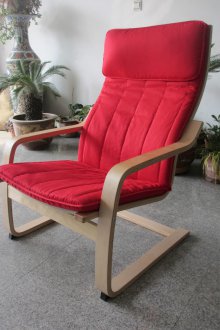 Стол Poeng с текстилна покривка