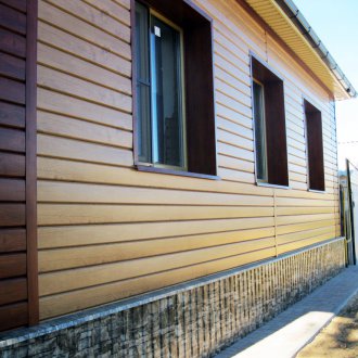 Бежов сайдинг под бар