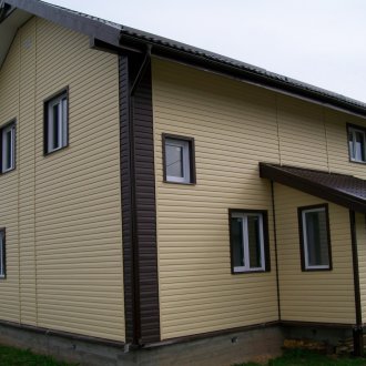 Бял сайдинг под бар