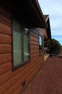 Кафяв сайдинг под бар