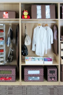Правилно съхранение на дрехи и обувки в гардероба