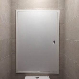 白い配管ハッチ
