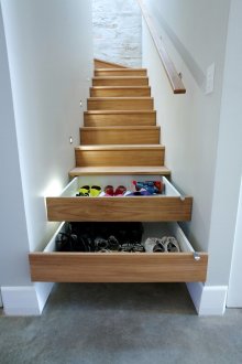 Кутии за съхранение на обувки в стълбите