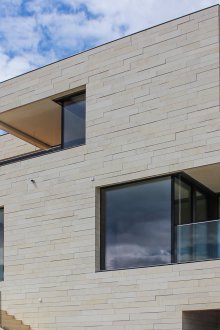 Облицовъчен камък отпред