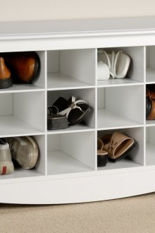 Бяла пейка за коридора с джобове за обувки