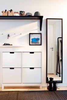 Бял сандък с четири отделения за съхранение на обувки