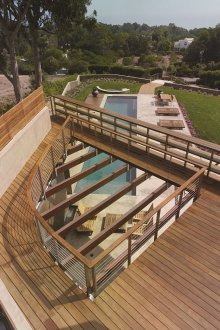 Ламинат на балкона на селска къща