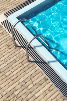 Метална стълба за басейна