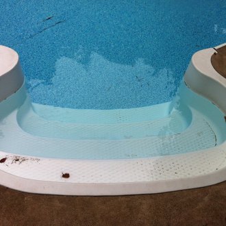 Винилово стълбище за басейна