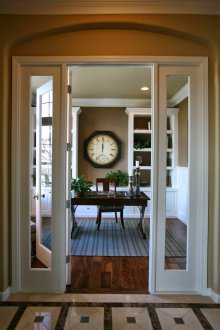 Часовник в ретро стил в хола