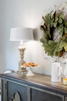 Резбован часовник в хола