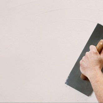 Menyelesaikan dempul untuk kertas dinding