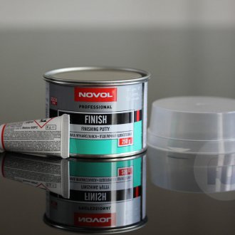 Menyelesaikan kalis air dempul