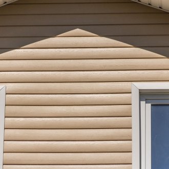 Бежова къща за сайдинг блок