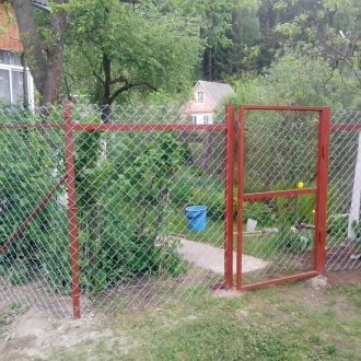 Метална порта, изработена от мрежа