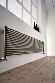 Wall mounted water radiator