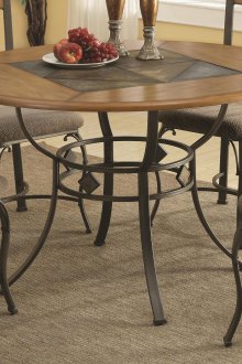 Красива кухненска маса, изработена от метал и дърво