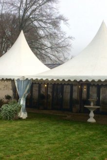 Градинска палатка на верандата