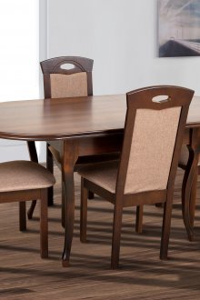 Овална дървена маса за хранене