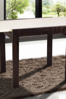 Контрастна черно-бяла дървена маса за хранене