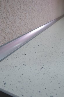 Papan skirting kelabu kelabu