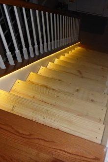 LED перваза за стълби