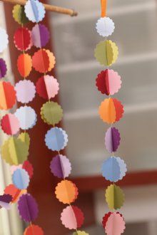 Гарланд от цветна хартия