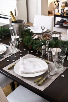 Дървена празнична трапезна маса