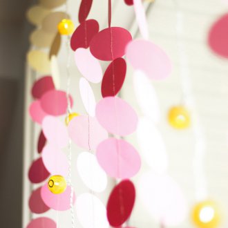 Розова хартиена гирлянда
