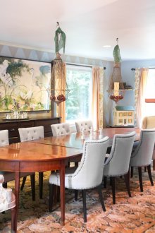 Голяма маса за хранене в трапезарията