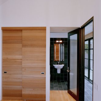 Вграден килер в таванско помещение