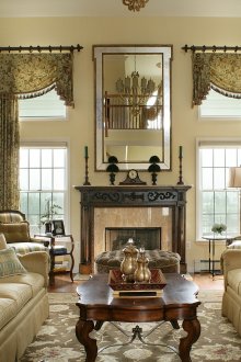 Дневна в класически стил с два прозореца