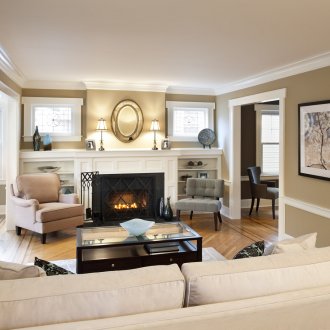 Дневна с две малки прозорци