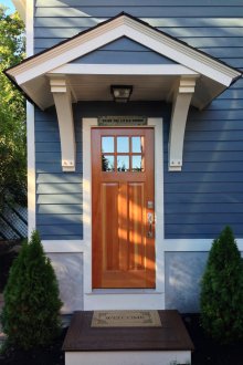 Gable above the entrance