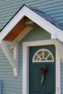 Visor above the entrance with flexible tiles