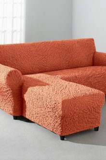 Sarung jeruk di sofa sudut