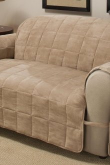 Sarung suede di atas sofa