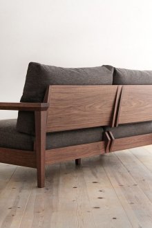 Диван в цвят орех